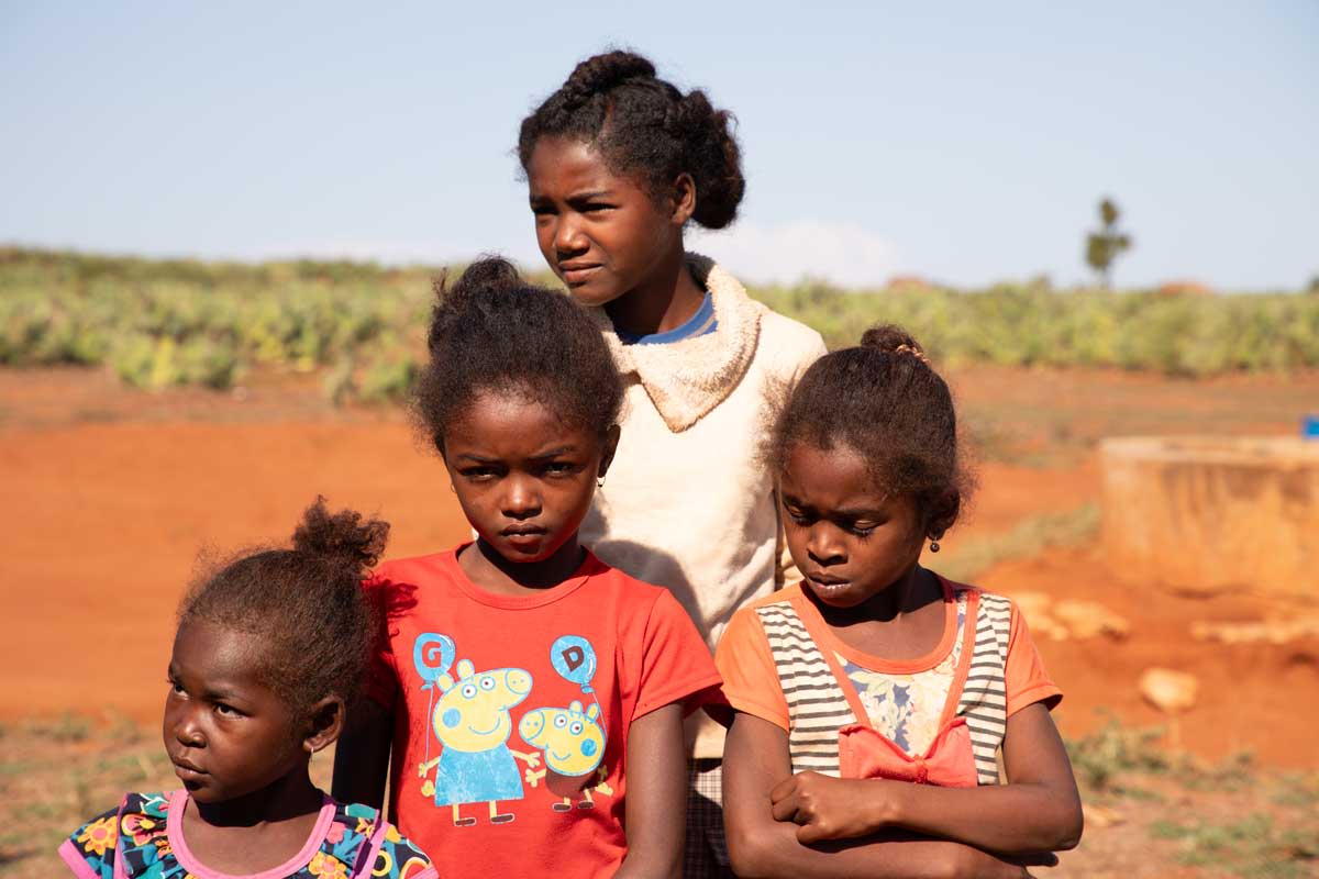 Volatsarasoa’s four daughters survived the drought with their family despite great suffering. They are now all in school and able to eat regular meals thanks to the changes their mother has put in place through the Fiavota program. (Daniella van Leggelo-Padilla/World Bank)