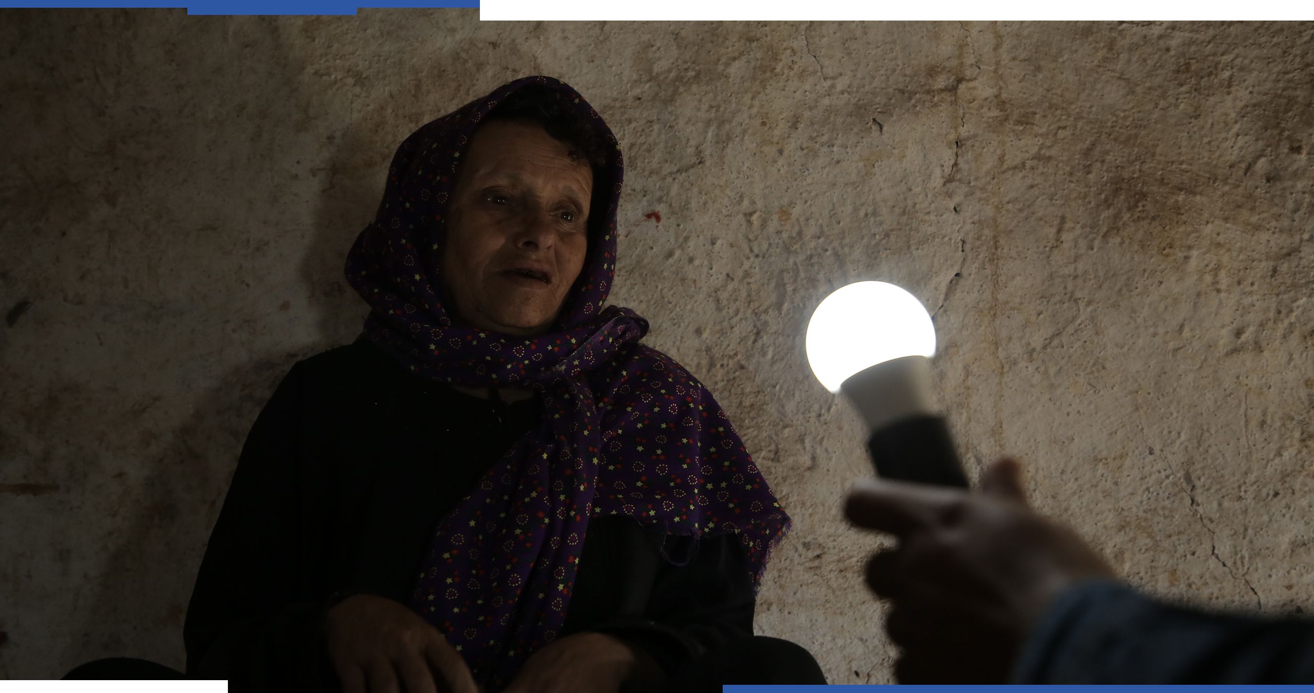 حمامة من بين أكثر من 200 ألف  شخص أضاءت منازلهم وحياتهم من قبل المؤسسة الدولية للتنمية ومكتب الأمم المتحدة لخدمات المشاريع، وسط الصراع وانقطاع التيار الكهربائي. الصورة: الصندوق الاجتماعي اليمني للتنمية