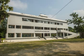 Refugio multipropósito para desastres de Vorsakathi/escuela primaria en Uzirpur, distrito de Barisal (Bangladesh)