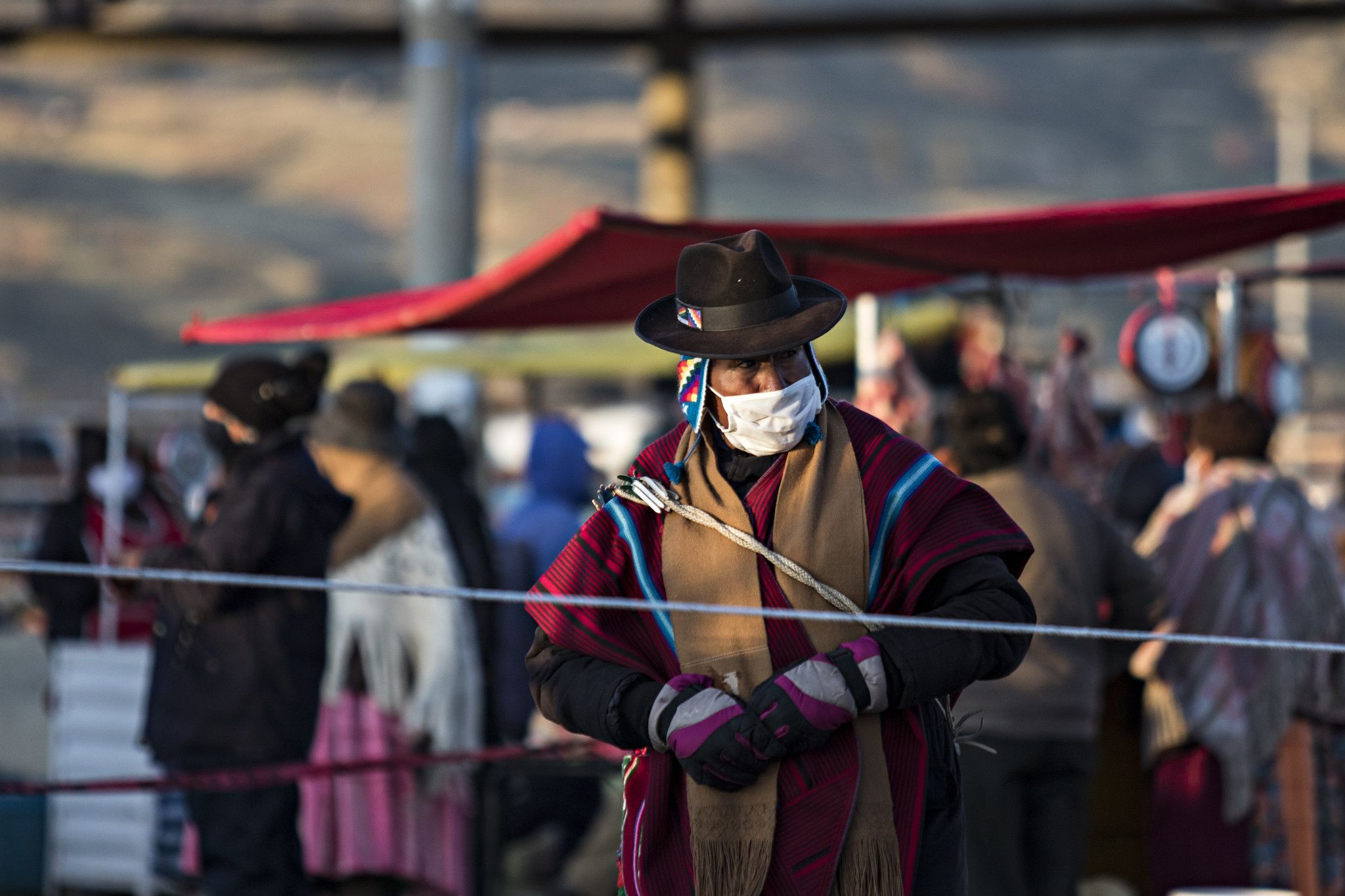 A man in Bolivia wearing a face mask. © Patricio Crooker / World Bank