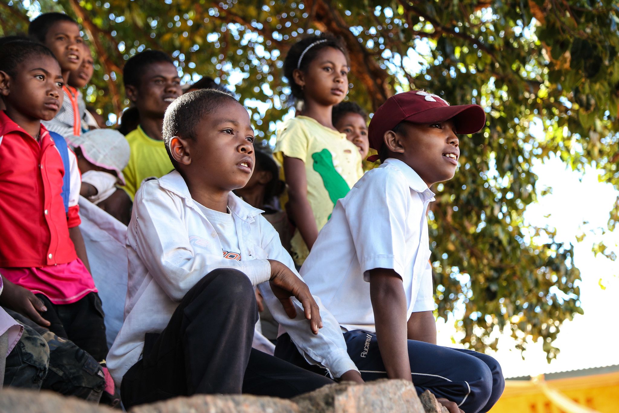 Children sitting below a tree in the Village of Soavina, Madagascar. © Sarah Farhat / World Bank