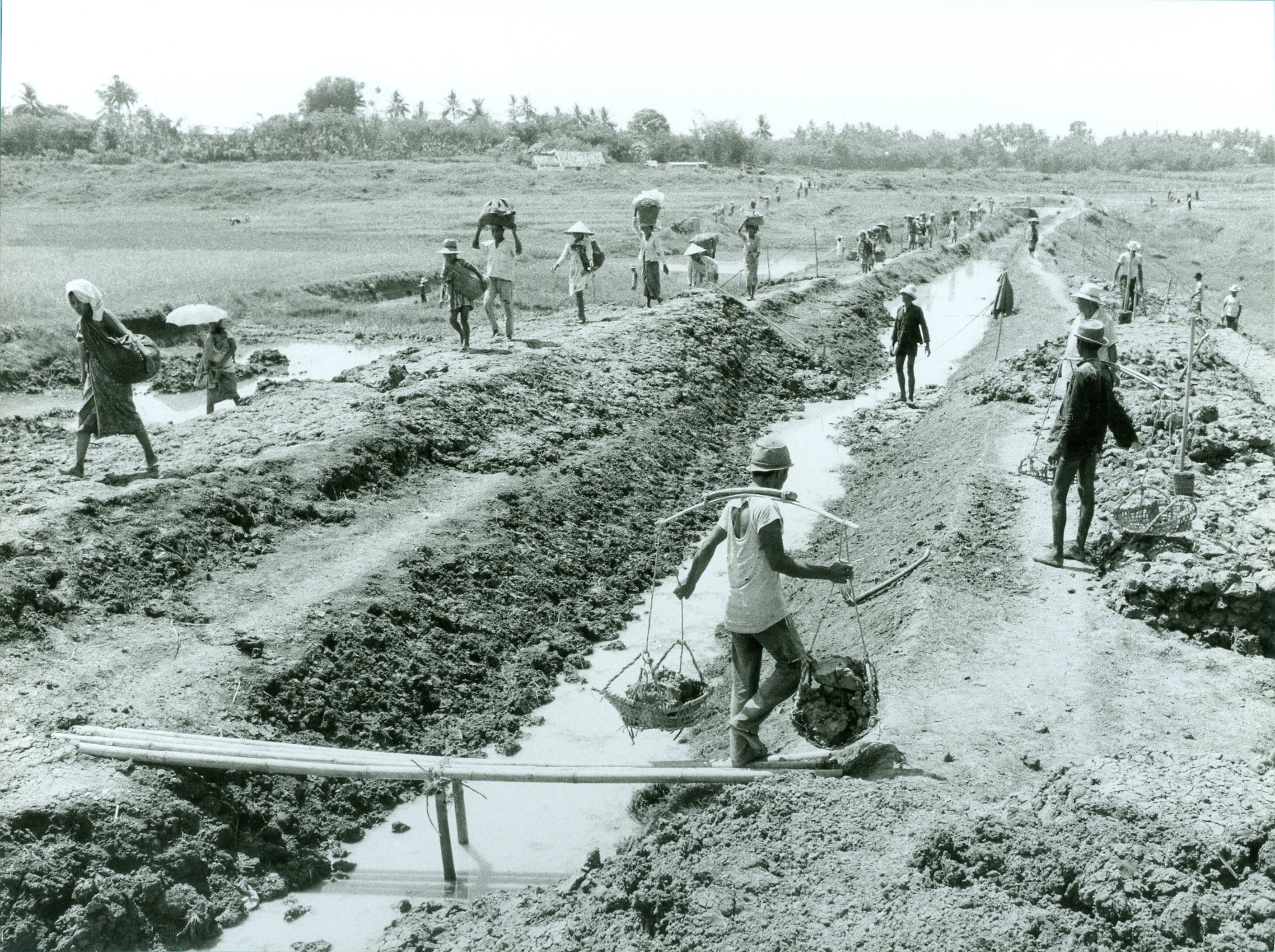 (The repaired irrigation canal to carry water several miles from the Tarum Timor canal in West Java. World Bank. CC BY-NC-SA 4.0 DEED) 
